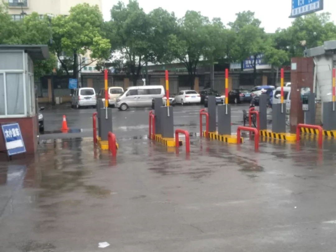 杭州凍品市場商戶群體抗議：三輪車進市場，每次還要10元“買路錢”！