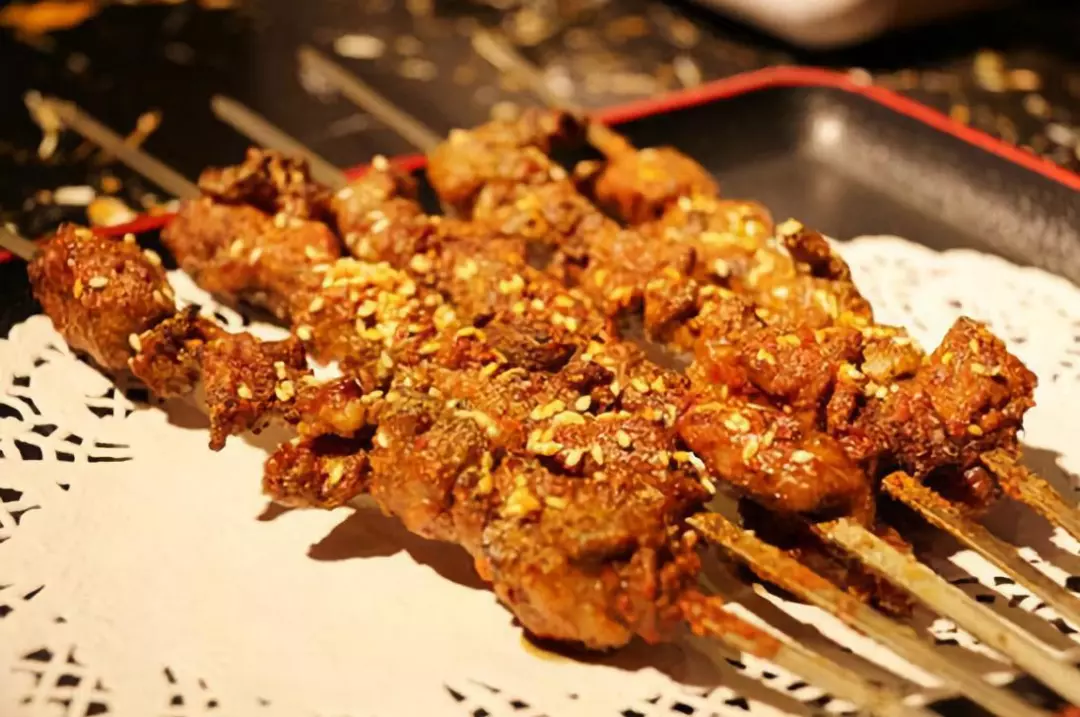 “火鍋大佬”海底撈跨界做燒烤外賣， 將在美團(tuán)、餓了么上線