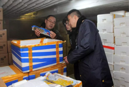 曝光丨 過期冷凍食品，涂改生產(chǎn)日期后繼續(xù)賣？