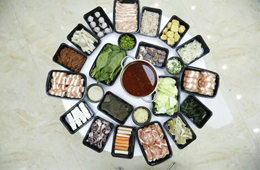 火鍋料新賣法：搭配燒烤、凈菜、鹵鴨，走“終端店+超市店中店”