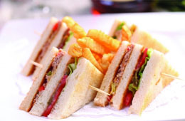 鄭州便利店上演“貼身戰(zhàn)”，鮮食成各家的“頭號(hào)武器”