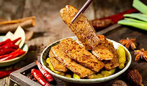 騰訊等資本入局，新老品牌混戰(zhàn)，千億鹵味市場如何博出位？