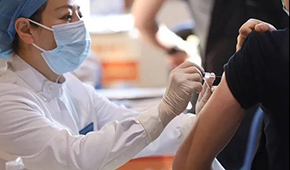 確診病例再現(xiàn)冷鏈從業(yè)者，打過疫苗就萬事大吉？