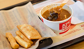 肯德基上新“河南早餐三件套”，胡辣湯油饃頭菜角均是“千味央廚造”