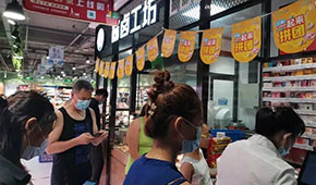 把廚房搬進(jìn)超市，跟餐飲店搶生意，預(yù)制菜成零售企業(yè)“引流利器”