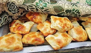 餐飲引領(lǐng)、生產(chǎn)接力，新疆風(fēng)味烤包子風(fēng)靡全國