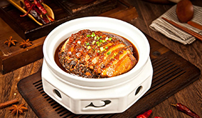 一個河南人在湖南把扣肉做到年銷3億，“許大師”是怎樣煉成的？